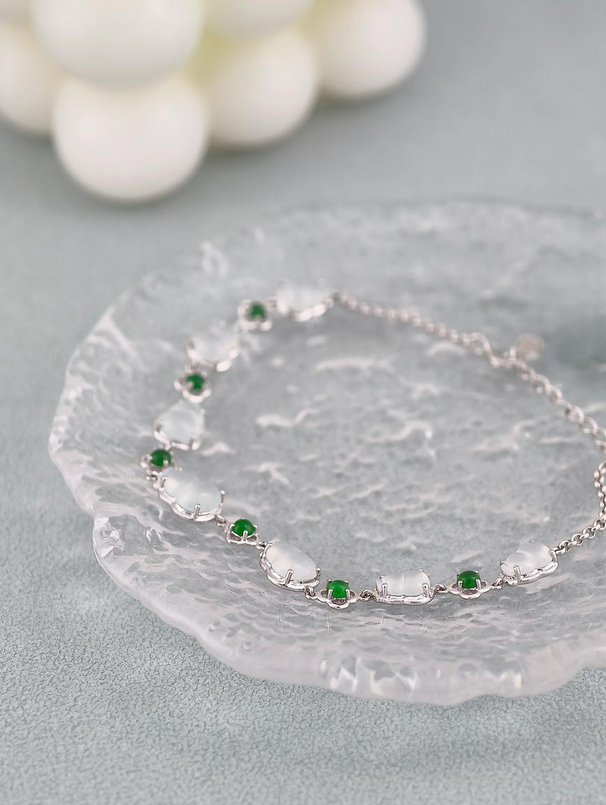 18K Gold Natural Jadeite Bracelet image