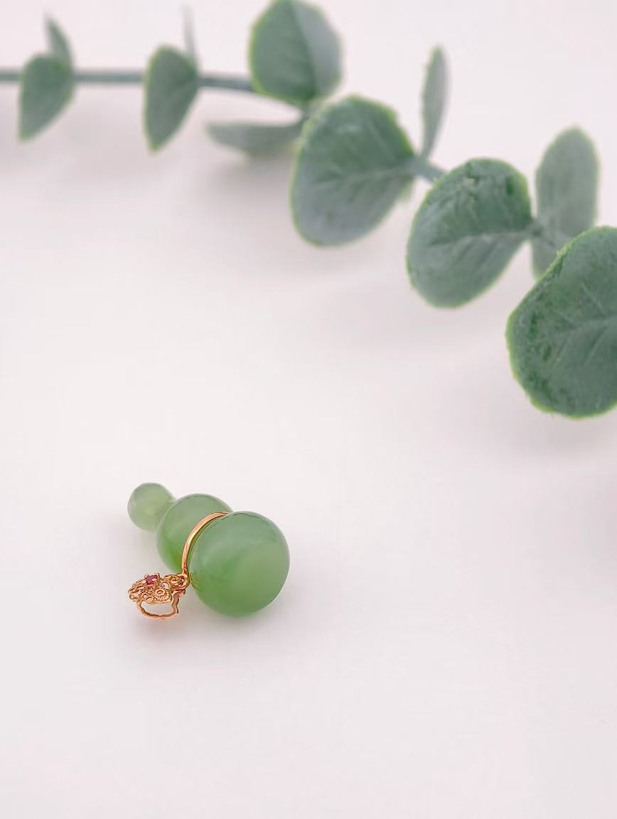 18K Gold Natural Jasper Gourd Pendant image