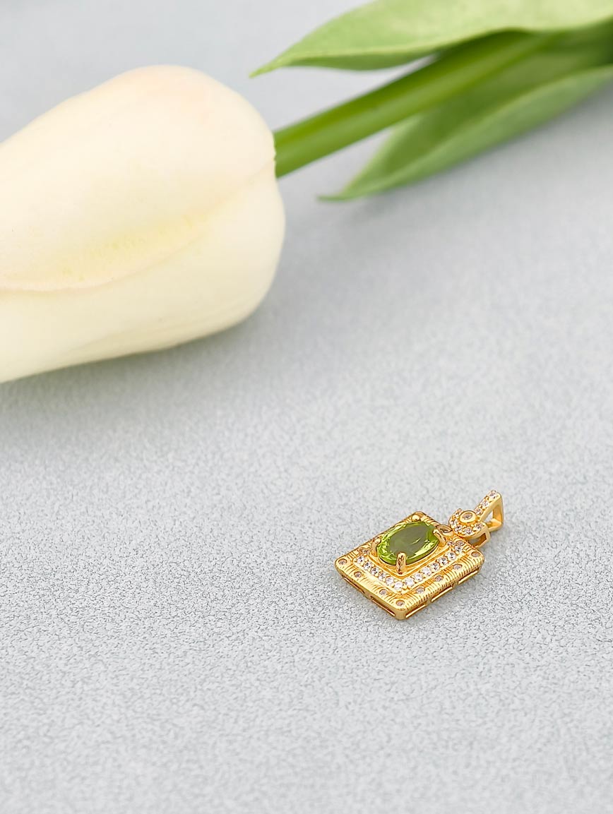 Natural Peridot Exquisite Style Pendant image