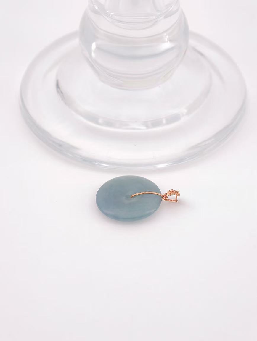 18K Gold Natural Jadeite Peace Buckle Pendant image