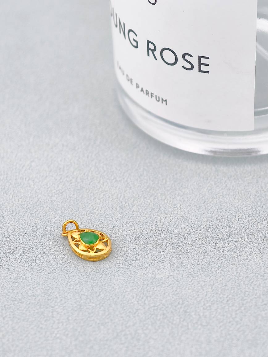 18K Gold Natural Jadeite Design Style Pendant image