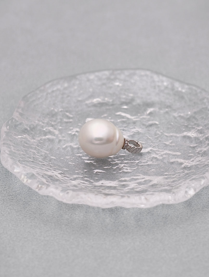 18K Gold Australian White Pearl Pendant image