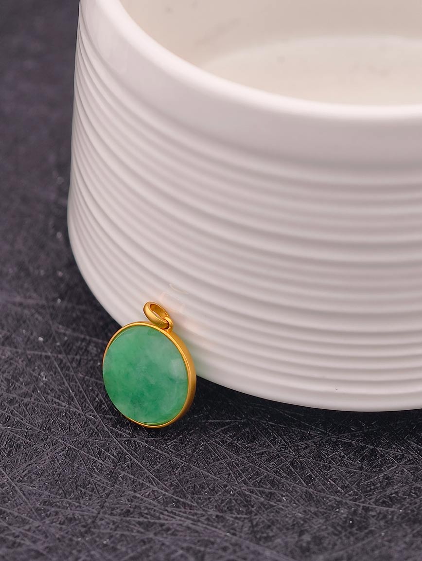 Exquisite 18K Gold Natural Jadeite Pendant image