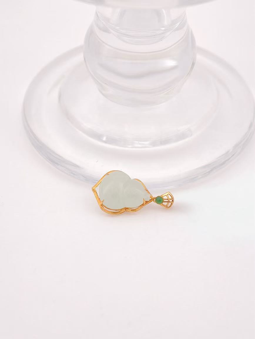 18K Gold Natural Jadeite Gourd Pendant image