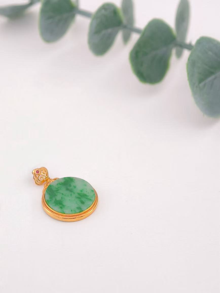 18K Gold Natural Jadeite Delicate Style Pendant image