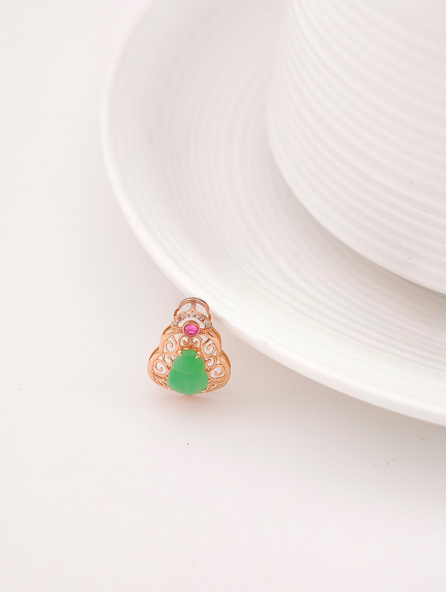 18K Gold Jadeite Gourd Pendant image