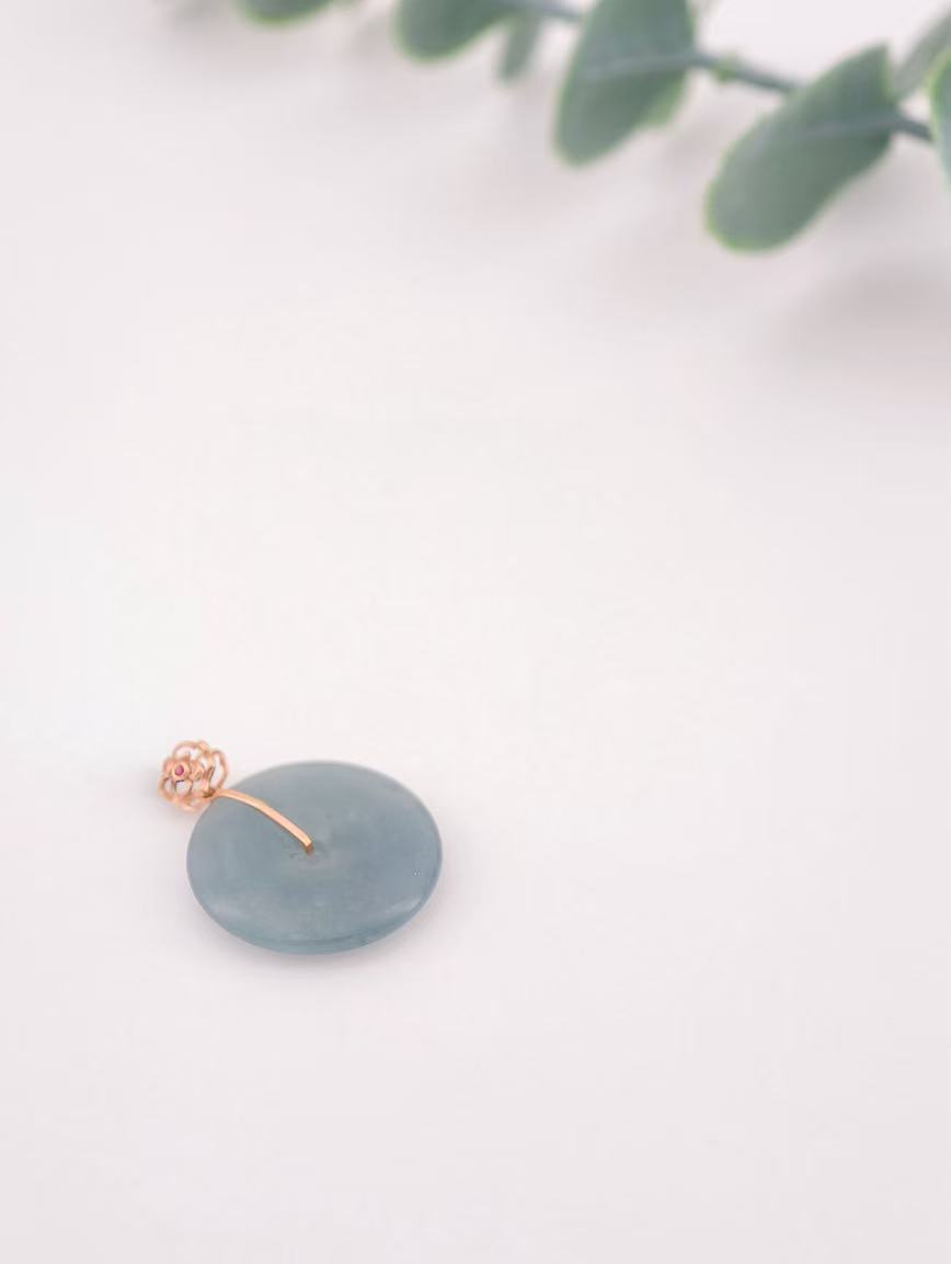 18K Gold Natural Jadeite Peace Buckle Pendant image