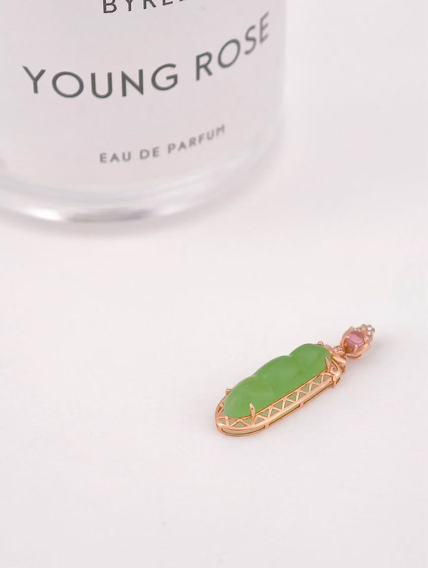 18K Gold Apple Green Jasper Pendant image