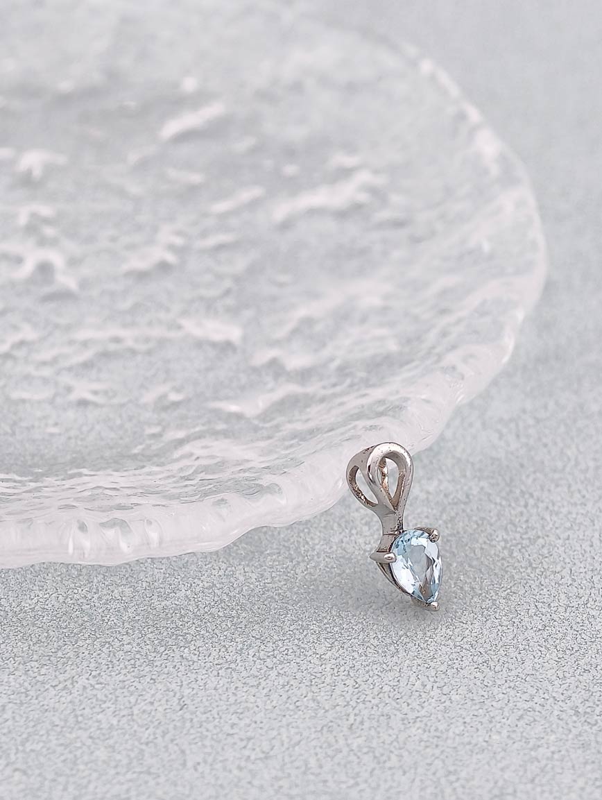 Natural Blue Topaz Simple Style Pendant image