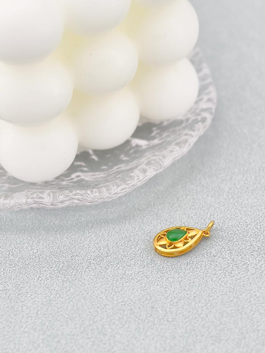 18K Gold Natural Jadeite Design Style Pendant image