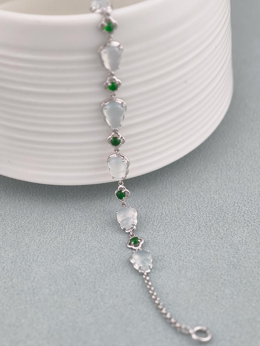 18K Gold Natural Jadeite Bracelet image