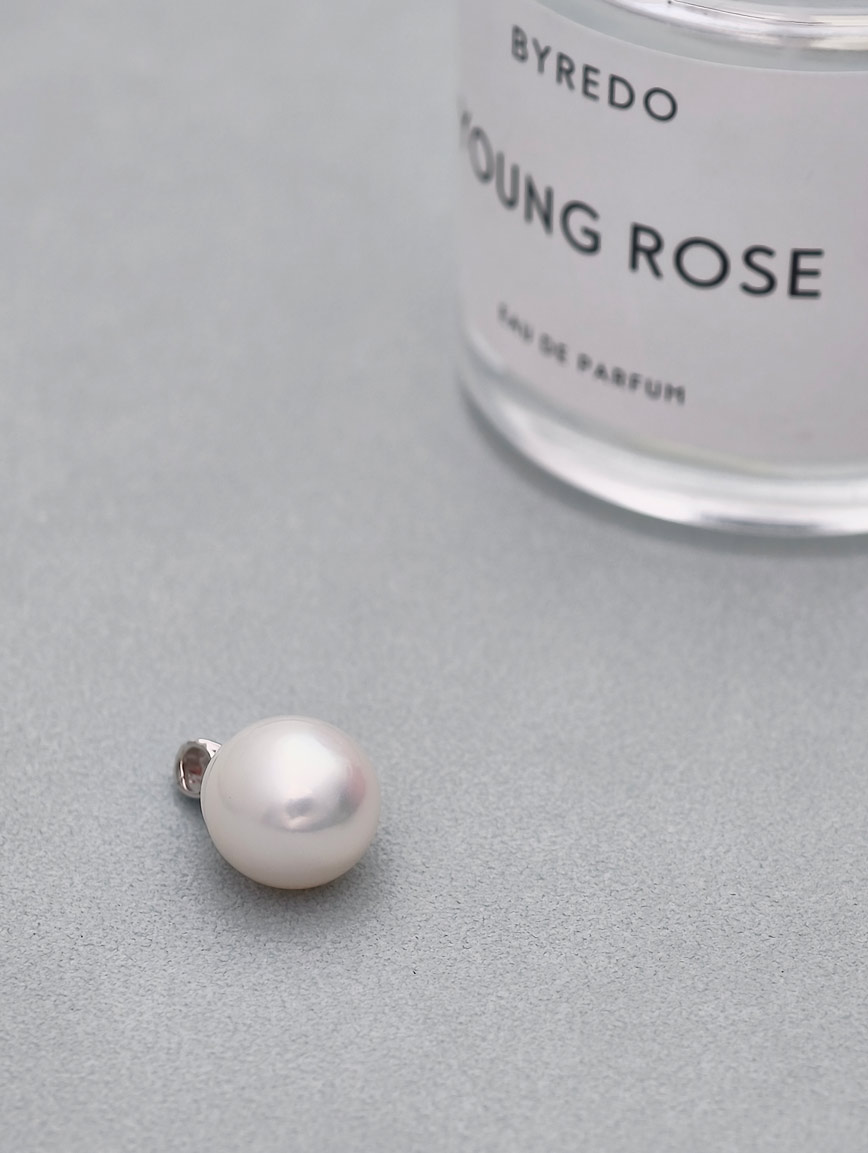 18K Gold Australian White Pearl Pendant image