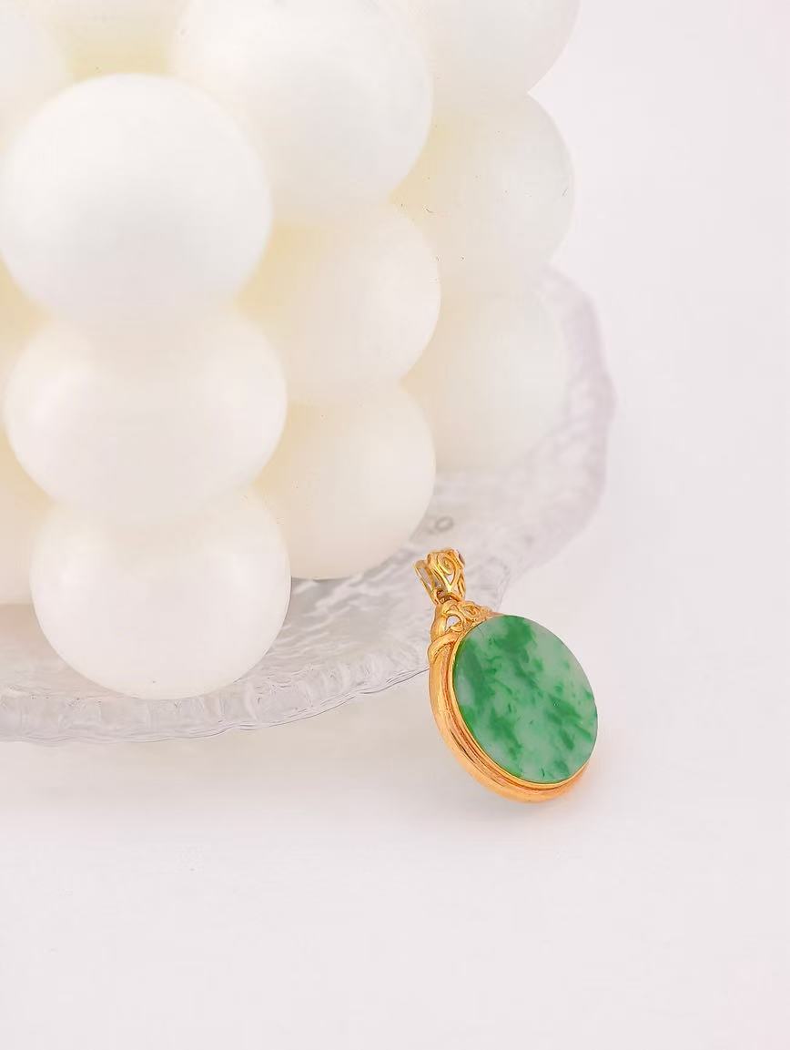 18K Gold Natural Jadeite Delicate Style Pendant image