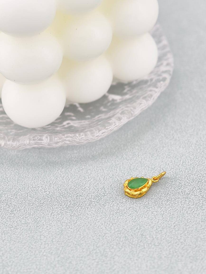 18K Gold Natural Water Drop Shaped Jadeite Pendant image