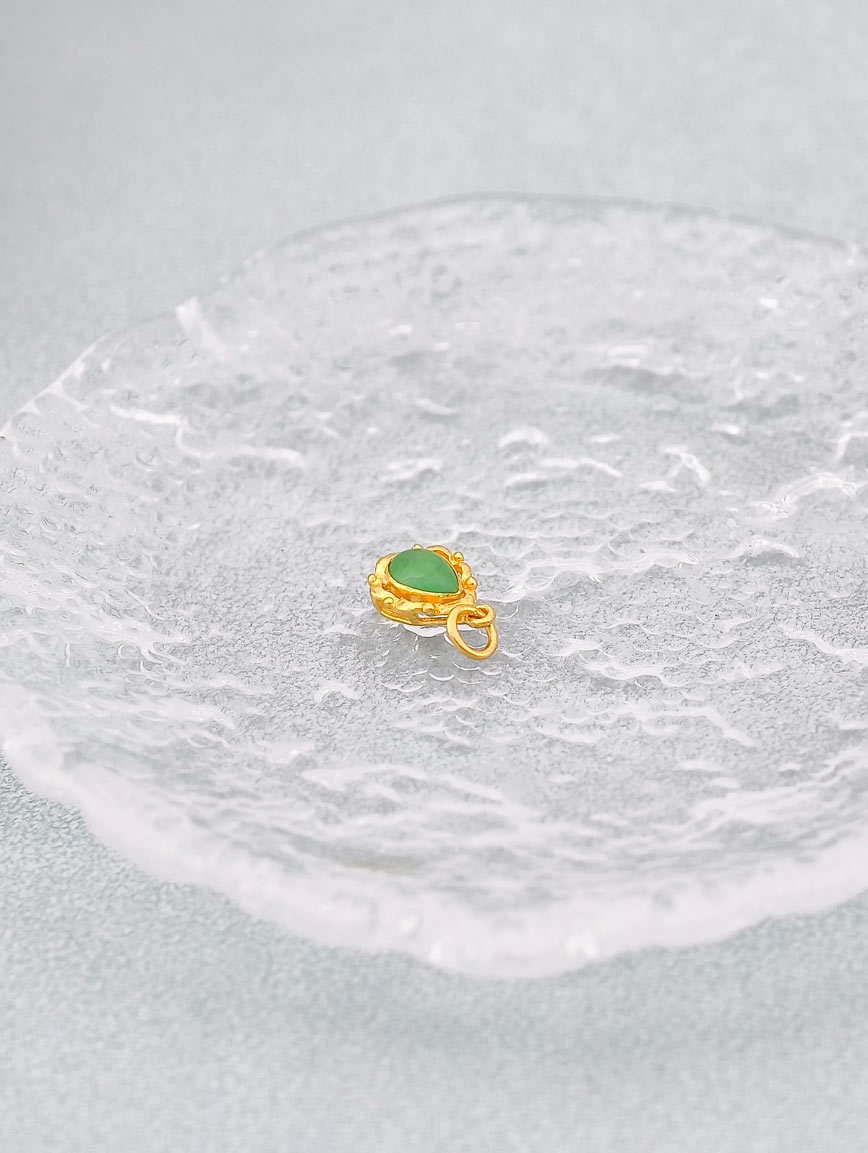 18K Gold Natural Water Drop Shaped Jadeite Pendant image