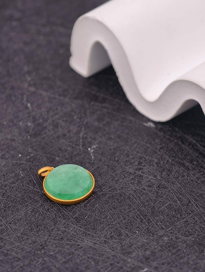 Exquisite 18K Gold Natural Jadeite Pendant image