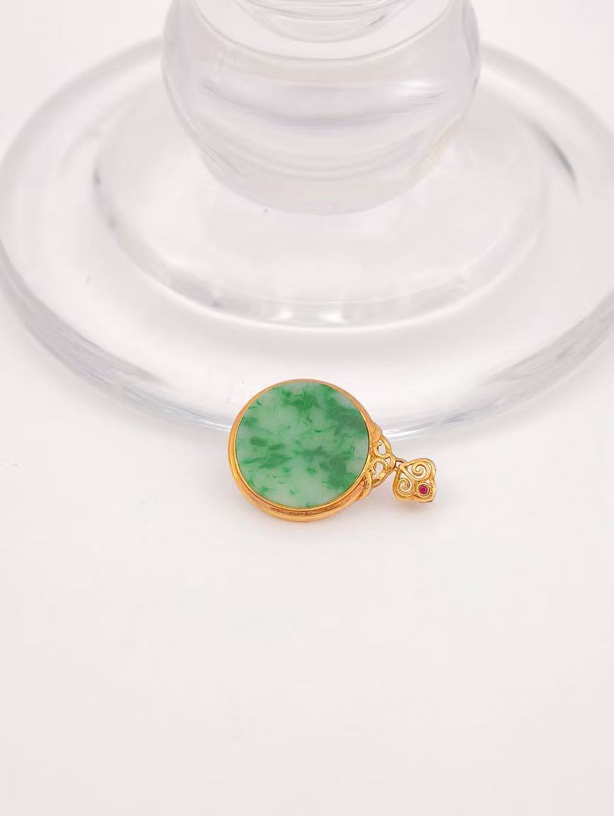 18K Gold Natural Jadeite Delicate Style Pendant image
