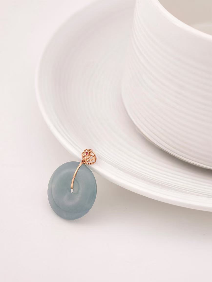 18K Gold Natural Jadeite Peace Buckle Pendant image