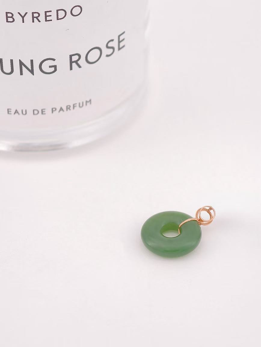 18K Gold Natural Jasper Peace Buckle Pendant image