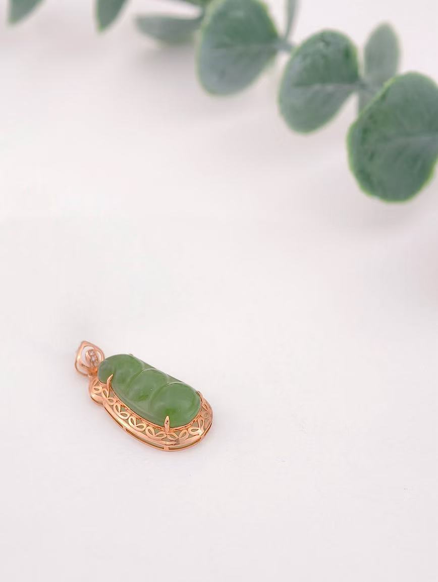 18K Gold Natural Jasper Green Beans Pendant image