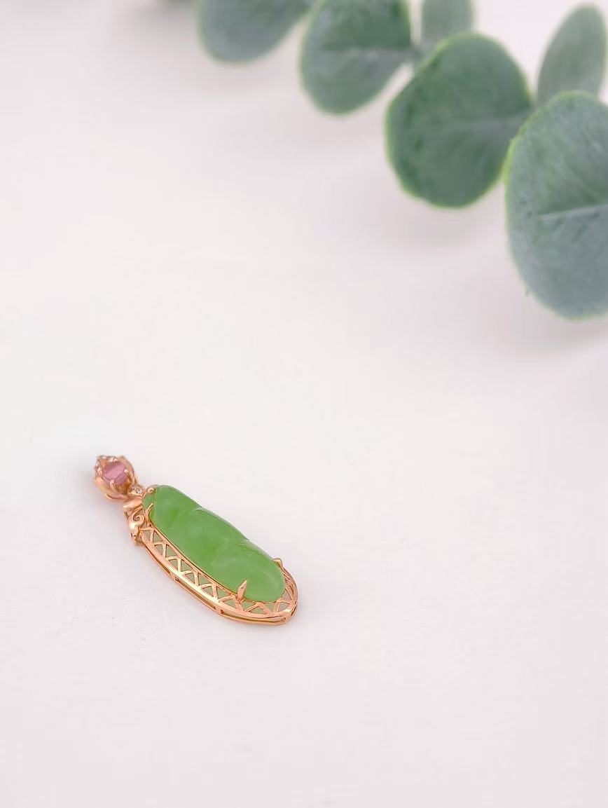 18K Gold Apple Green Jasper Pendant image