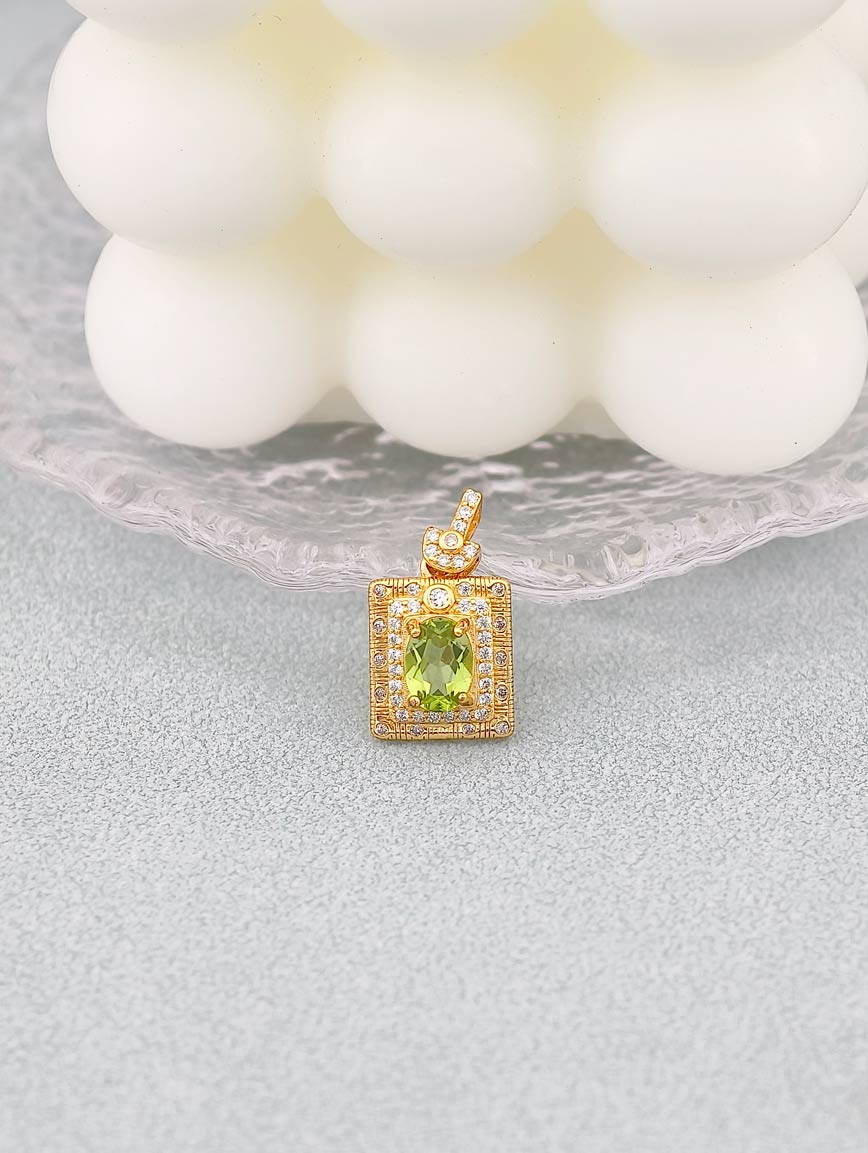 Natural Peridot Exquisite Style Pendant image