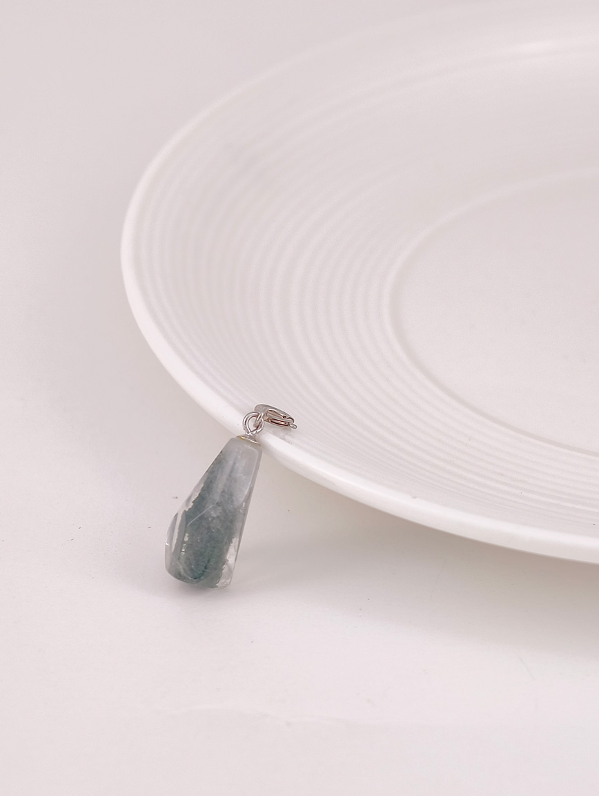 Natural Green Phantom Simple Style Pendant image