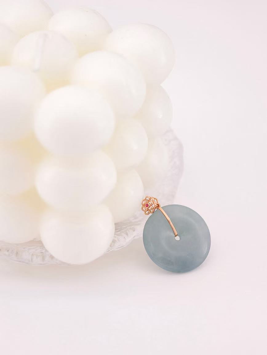 18K Gold Natural Jadeite Peace Buckle Pendant image