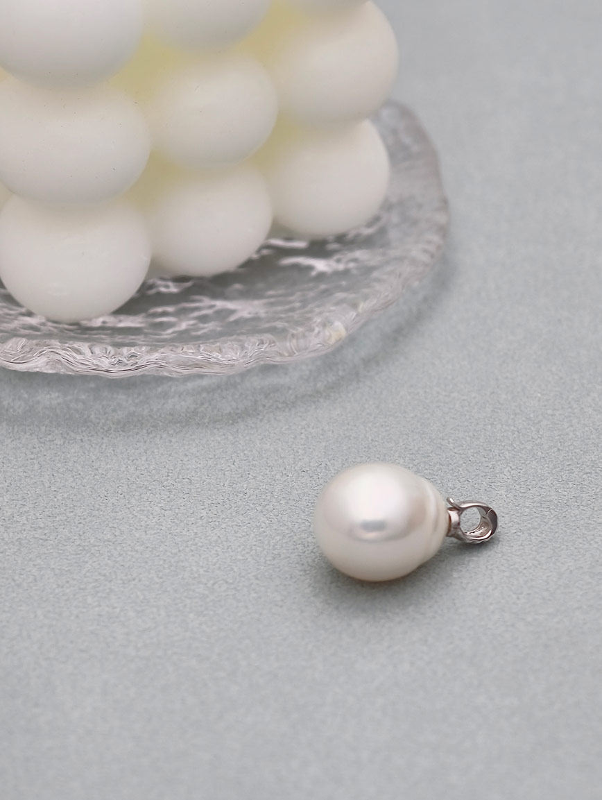 18K Gold Australian White Pearl Pendant image