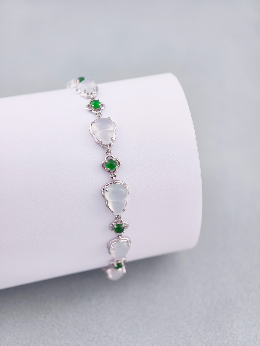 18K Gold Natural Jadeite Bracelet image